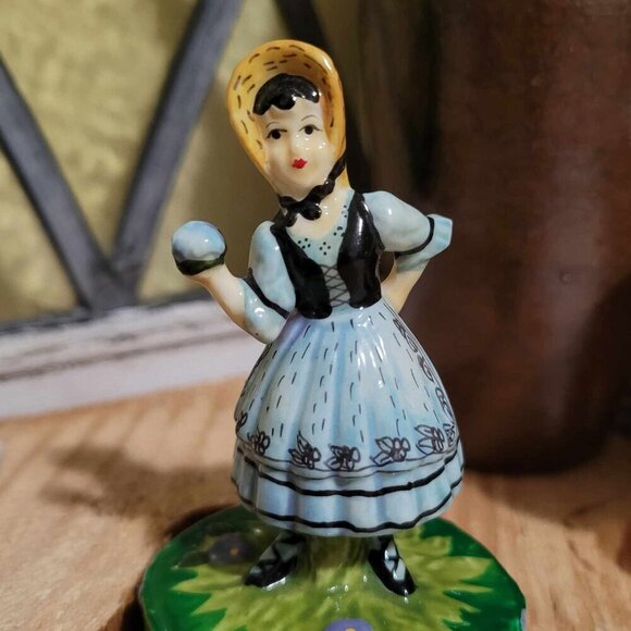 Vintage Hinged Jewelry Trinket Box - Picture 4 of 11